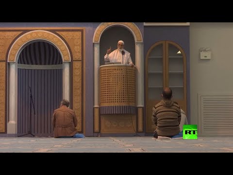  العرب اليوم - شاهد: إقامة أول صلاة جمعة في أول مسجد في عاصمة اليونان أثينا