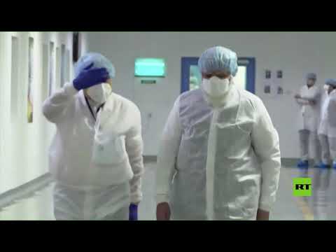  العرب اليوم - شاهد: رئيس الحكومة الهندية يتفقد منشآت تطوير اللقاحات مع تزايد حالات 