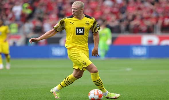 هالاند يفجر ضحكة المتابعين بمزحة جريئة عن مكالمات عمر مرموش