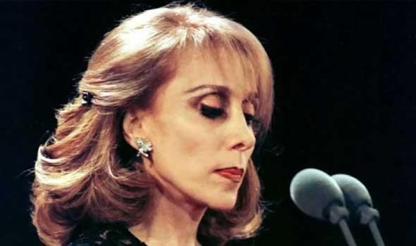  فلسطين اليوم - فيروز تهمس بحبها لمصر في لقاء قصير مع السفير المصري خلال وداع زياد