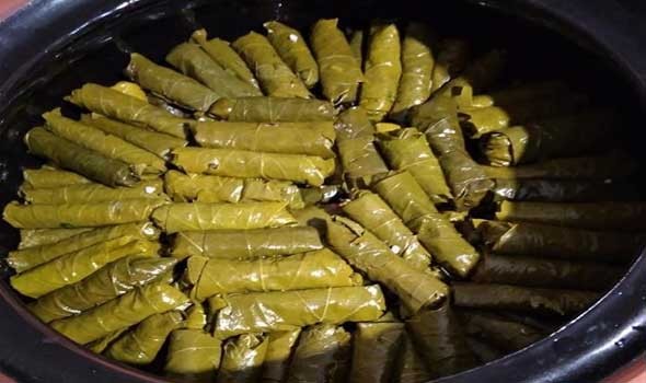 طريقة تحضير محشي ورق العنب بلحم الغنم والأرز بتوابل مميزة