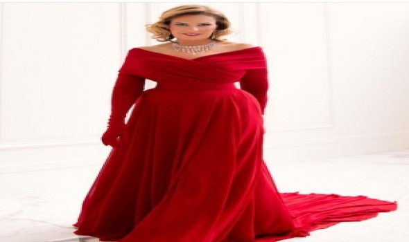 إطلالات النجمة يسرا المدهشة من فساتين الكاب إلى الجمبسوت