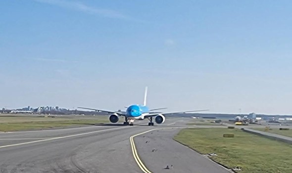  فلسطين اليوم - الخطوط الجوية الأمريكية تنسى قراءة "الشروط والأحكام" قبل إرسال طائرة إلى نابولي