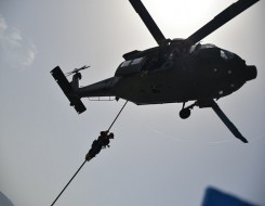  فلسطين اليوم - نقل جنود إسرائيليين مصابين إلى المستشفيات بمروحيات عسكرية مع استمرار الدفع بقوات جديدة إلى غزة