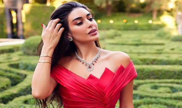 ياسمين صبري تروي كواليس لقائها مع آشواريا راي وكارا ديليفين في مهرجان كان