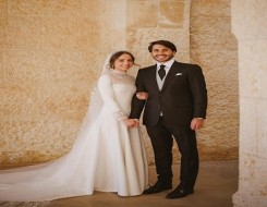  فلسطين اليوم - الأميرة إيمان تخطف الأنظار في فستان زفافها الأبيض المُبهر