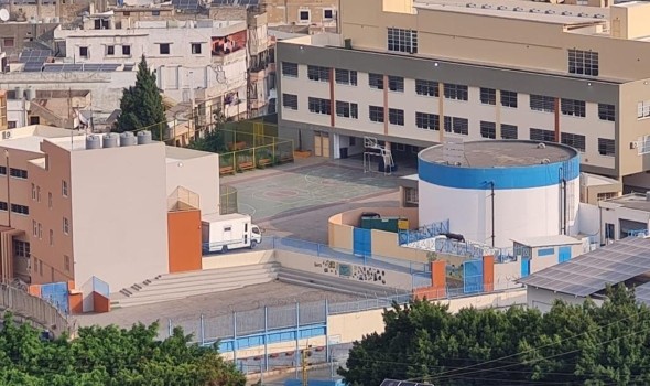 اللجان الشعبية للاجئين تندد بقرار أونروا سحب كتاب اللغة العربية وتصفه بمخطط لتصفية الإرث الوطني