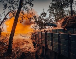  فلسطين اليوم - تمركز الدبابات الإسرائيلية في محيط مخيم جنين يستمر لليوم الثاني وسط تنديد بإجلاء 40 ألف فلسطيني من جنين وطولكرم ونور شمس