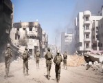  فلسطين اليوم - الاحتلال يحتجز أكثر من 70 مواطنا خلال اقتحام مخيم الفوار جنوب الخليل