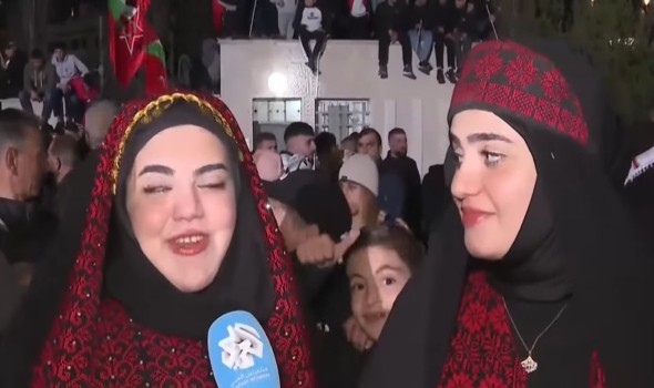 بعد إطلاق سراحه من السجن الإسرائيلي الشابة الفلسطينية تلتقي بوالدها لأول مرة