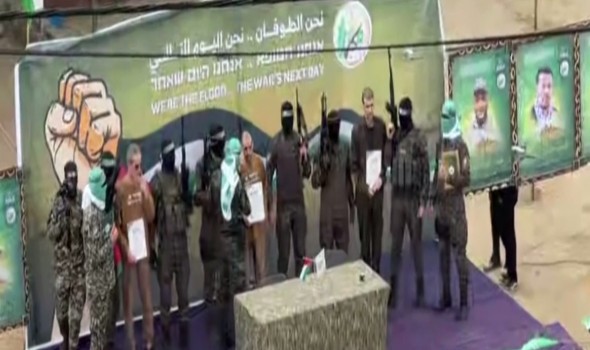 الوفد الإسرائيلي يصل الدوحة لمناقشة اتفاق غزة وسط ضغوط من عائلات المحتجزين