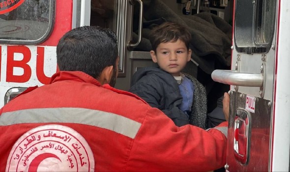  فلسطين اليوم - مصر تستقبل دفعة جديدة من جرحى غزة وسط استمرار إغلاق المعابر الإسرائيلية