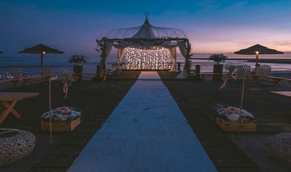 أفكار ديكور ساحرة لحفل زفاف نهاري يفيض رومانسية وتميّزاً