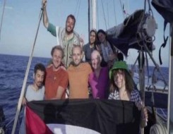 فلسطين اليوم - إسرائيل تسخر من نشطاء سفينة "مادلين" وتقدم لهم شطائر تحمل طابع الإهانة