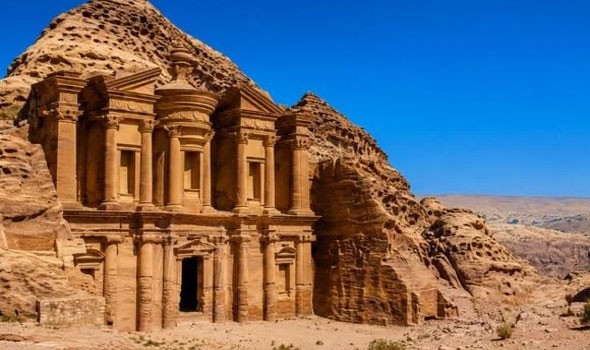  فلسطين اليوم - الأردن في الخريف وجهات تكتسي بألوان الطبيعة الساحرة