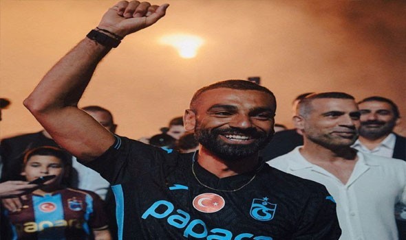  فلسطين اليوم - أول ظهور لمحمد صلاح بعد مغادرة معسكر منتخب مصر في لقطة عائلية مع نجله ليل